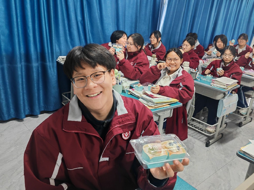 立春添暖,邢台市精英职业高级中学给师生送蛋糕啦